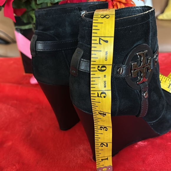 TORY BURCH LOGO SUEDE ANKLE BOOTIE - Picture 10 of 16